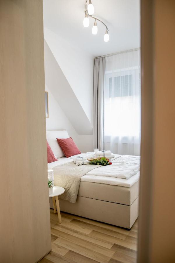 Rose Gold Apartment Залаэгерсег Экстерьер фото