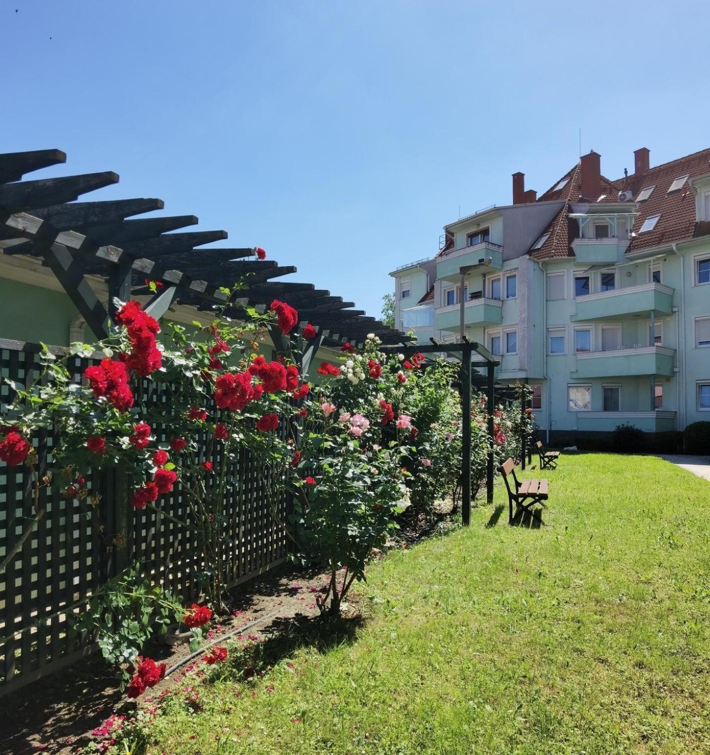 Rose Gold Apartment Залаэгерсег Экстерьер фото